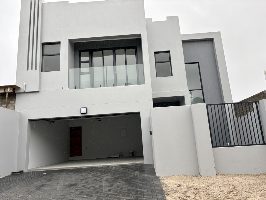 To Let 4 Bedroom Property for Rent in Sandown Western Cape